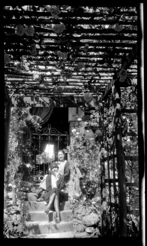 Portrait femmes garden pergola - portrait,