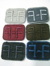 2 TOPPE PATCH APPLICAZIONI RICAMO TESSUTO TERMOADESIVE O CUCIRE DIAM 2X1,5 cm.