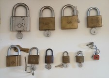 Lotto di 10 lucchetti ad arco