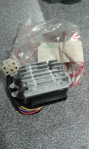 Regolatore tensione volt - tensione,