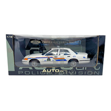 AUTOart Police Division Ford