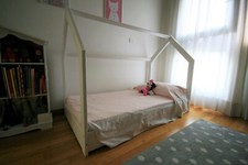 Letto per bambini a forma di casetta in legno stile nordico 160x80