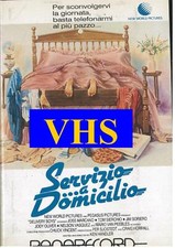 SERVIZIO A DOMICILIO - VHS EX NOLEGGIO  COMICO-COMMEDIA