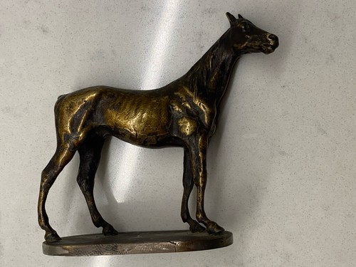 Antica statua cavallo in - di,