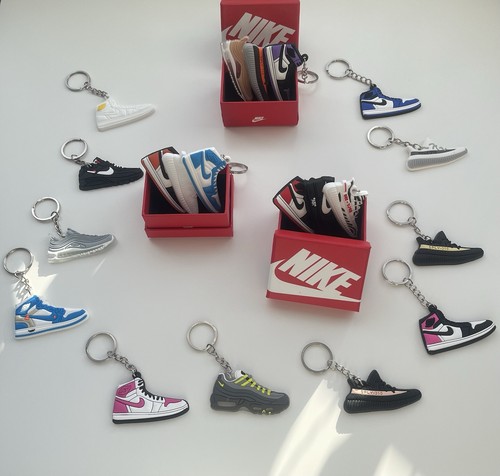 Random nike yeezy - 3, 2d’s