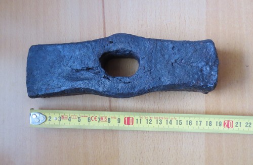 Antico martello pesante