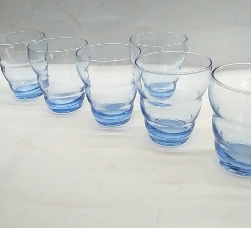 Bicchieri blu ondulati - blu, acqua