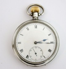 pesante antico orologio da