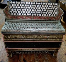 Rara antica fisarmonica