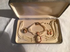 PARUR CON PERLE E CAMMEI COLLANA BRACCIALE ORECCHINI E ANELLO CON SCATOLA