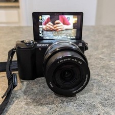Sony Alpha A5000 20.1MP Flip