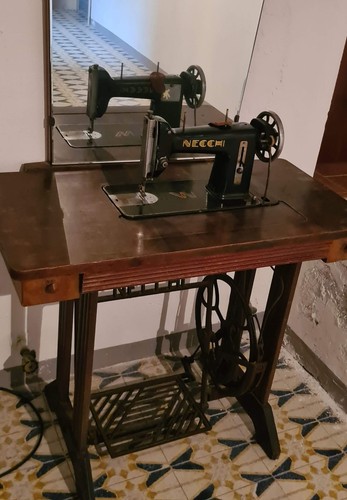 Antica macchina cucire - antica, da