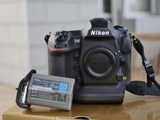 Nikon D5 reflex - meno di 95mila scatti - solo corpo macchina - schede XQD