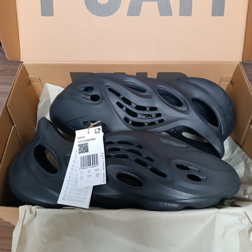 Adidas yeezy foam onyx