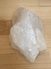 CRISTALLO DI QUARZO MOLTO GRANDE BIANCO CON VENATURE ROSA