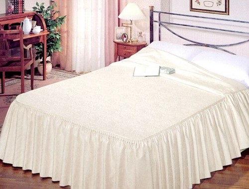 Copriletto elegante con volant - elegante,