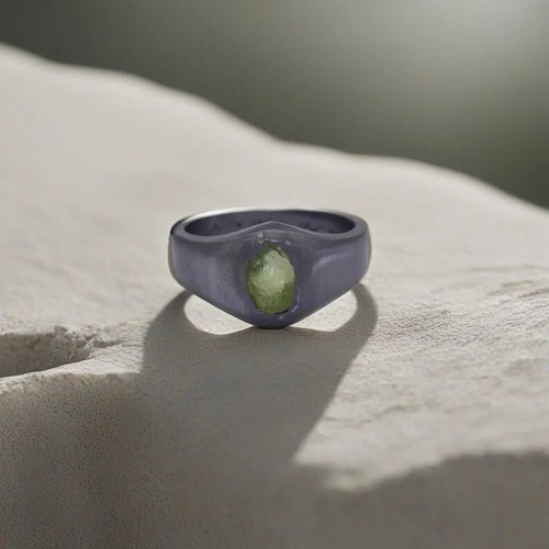 Anello peridoto grezzo