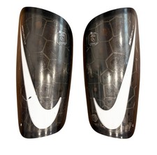 Parastinchi da calcio neri