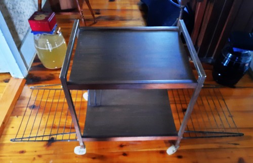 Carrello stereo moderno metà