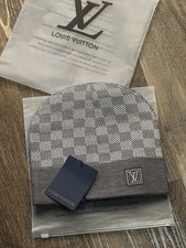 Berretto grigio in maglia