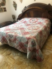 Copriletto matrimoniale leggero double-face, con due angoli arrotondati. Cotone 