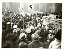 1938 MILANO Colombi viaggiatori spiccano volo dopo benedizione al DUOMO *Foto