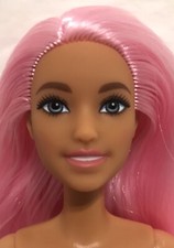 Barbie Fashionistas #189 2022 bambola nuda con protesi gamba capelli rosa Mattel