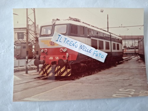 Fotografia deposito locomotive - fotografia,