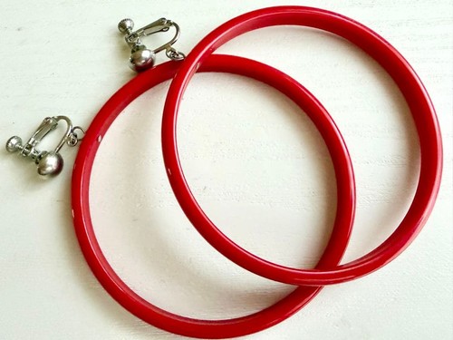Orecchini cerchio rosso - orecchini, a
