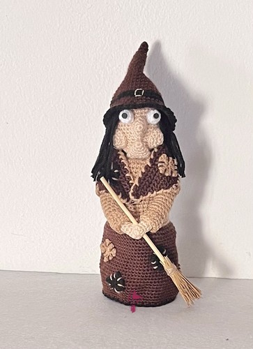 Befana uncinetto marrone - befana,