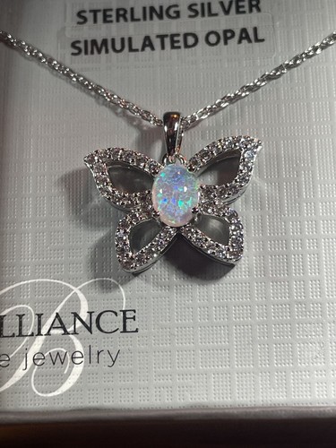 Collana con ciondolo farfalla
