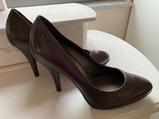 Decolte eleganti in bronzo