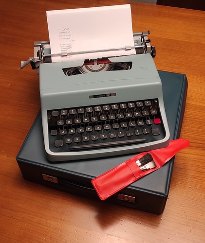 Macchina scrivere olivetti - da,