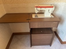 Macchina da cucire Singer con mobile