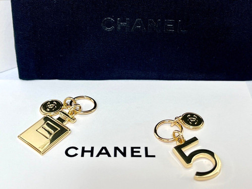 Chanel vip holiday charm - vip,