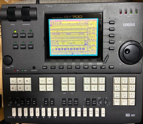 Yamaha qy700 sequencer music - yamaha,
