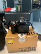 macchina fotografica nikon D750 nera  La nikon D750 e una fotocamera reflex con 