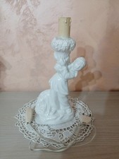 Vecchio lume in porcellana bianca con bulbo in legno funzionante.