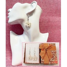 Orecchini Fiori Bianco Lungo Pendente con Cristalli da Donna in Scatolina 