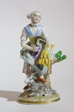 Antica statuina in porcellana Sitzendorf – contadina con falcetto e capretto 