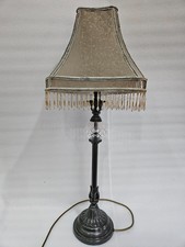 Lampada da tavolo con paralume