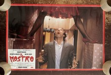 FOTOBUSTA / Roberto Benigni IL MOSTRO - 66 x 44 cm ca.