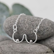 Collana femminista tetta