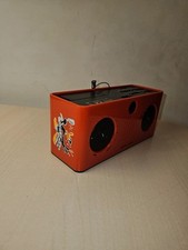 Radiosveglia Oregon Scientific × Warner Bros con stampa di Daffy Duck sui lati