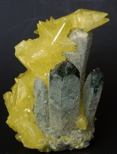 minerale quarzo e zolfo -