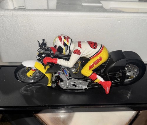 Scale action ron - 1/9,