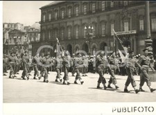 1955 NAPOLI Raduno del Fante - La parata con le bandiere a Palazzo Reale - Foto