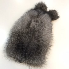 CAPPELLO con Pon-Pon di Vera Pelliccia Donna color Grigio Particolare Montagna