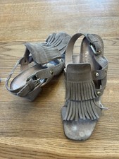 Sandalo In Camoscio Da Donna Con Tacco E  Frange. Numero 41. Made in Italy.