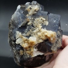 Fluorite naturale 730g con